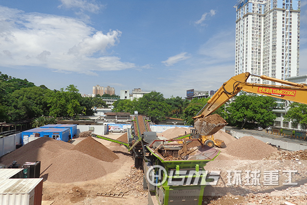 建筑垃圾回收利用设备将建筑垃圾破碎为再生骨料用于再生砖制造